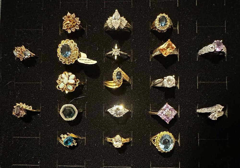 Beautiful Collection of Vintage & Estate Rings - Mixed Styles & Stones 19pc